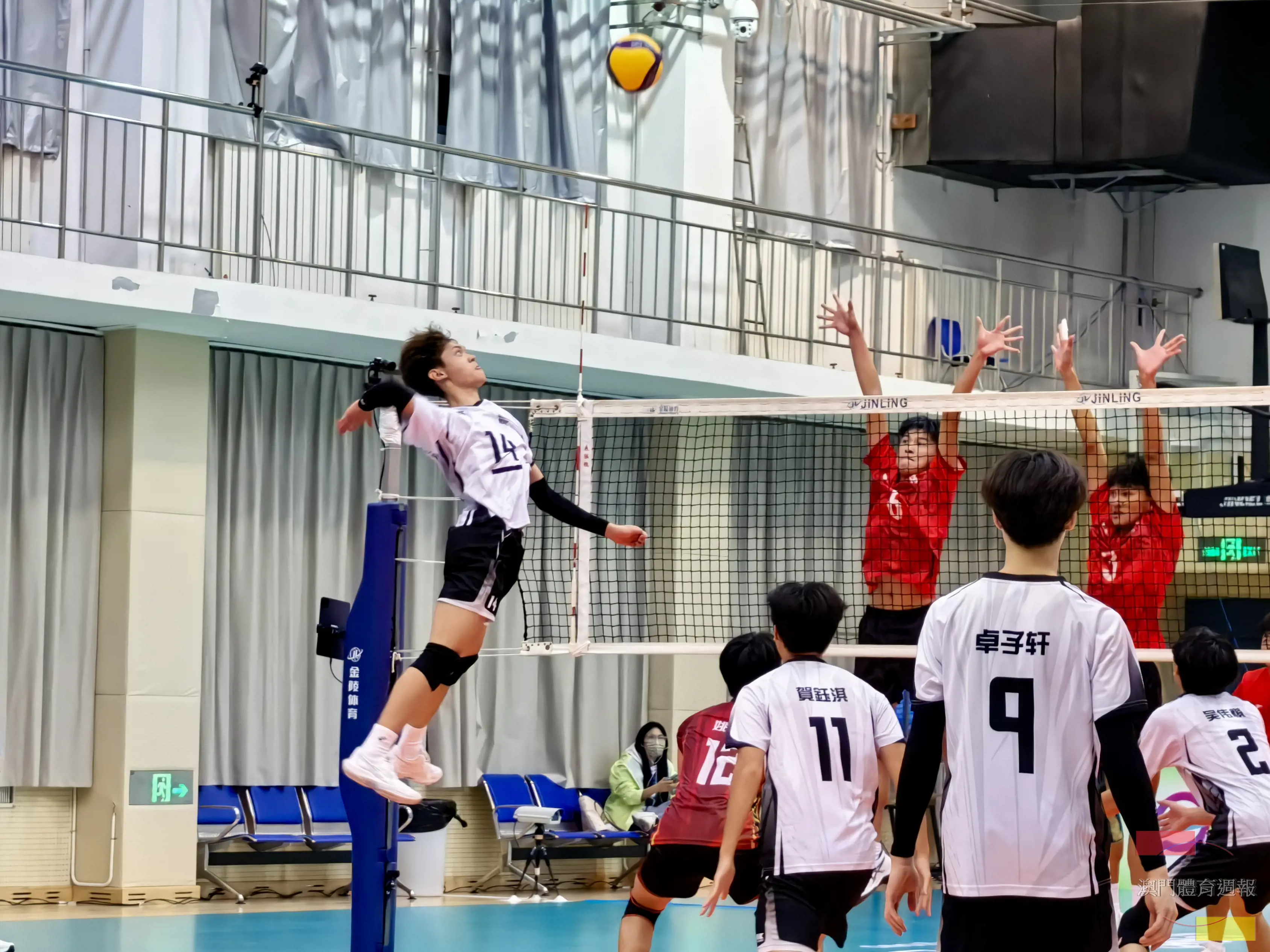 1. 隊長魏子諾上網開火.jpg
